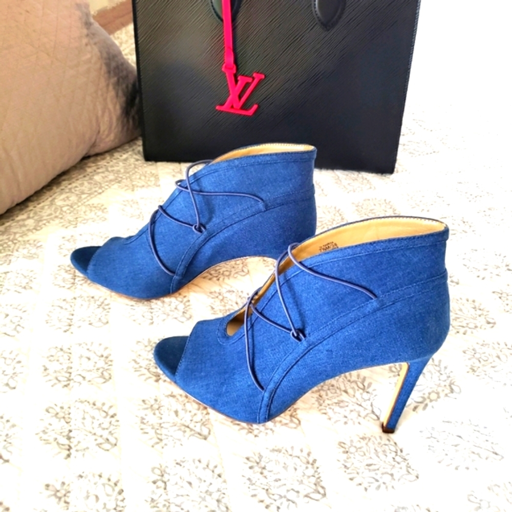 G.I.L.I Open Toe booties